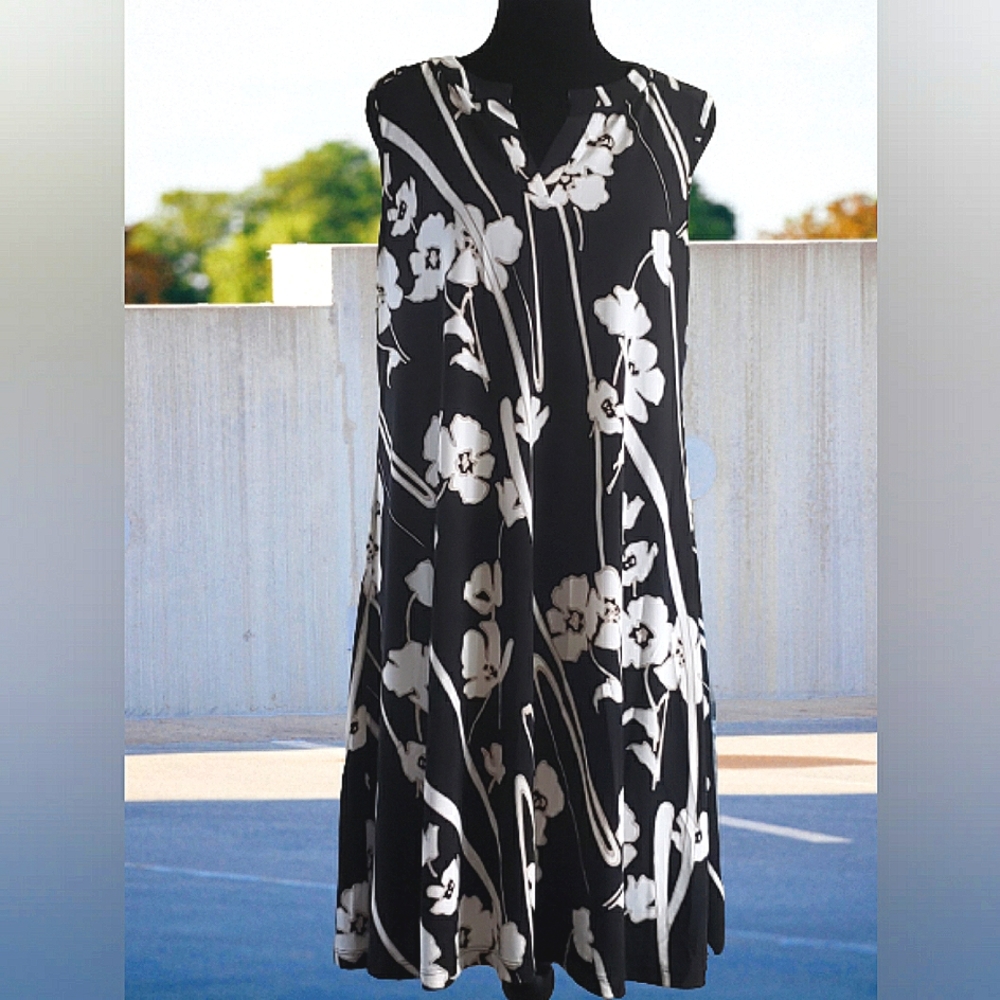 🌸 Chico’s Flirty Floral Knee-Length Swing Dress XL/ Size 3 🌸